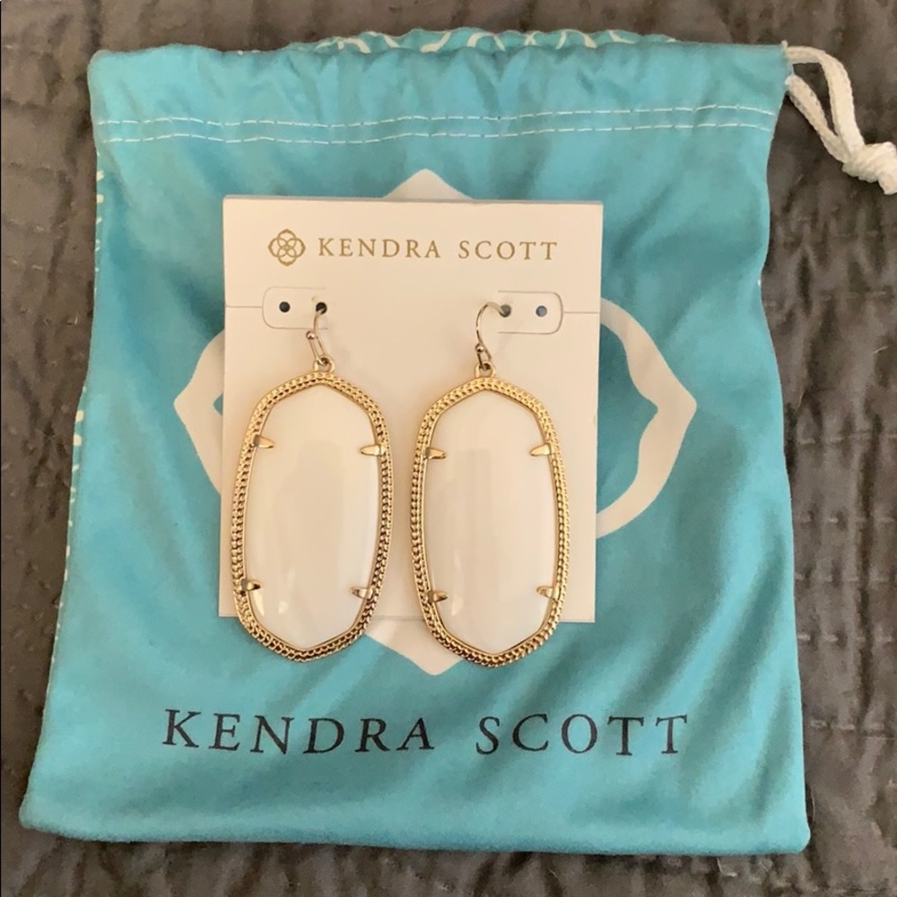 EUC Kendra Scott Danielle Earrings